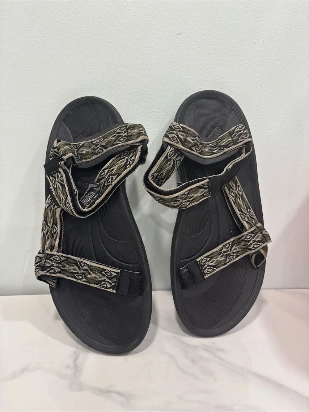 Outdoor Strap Sandals with Patterned Olive Straps